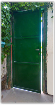 puerta de seguridad en jardín